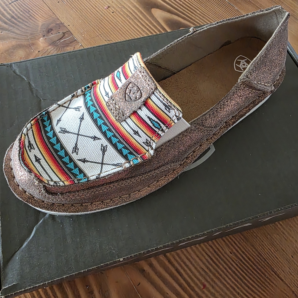 Ariat Women's Espadrilles in Rose Gold and Aztec Arrow Print
